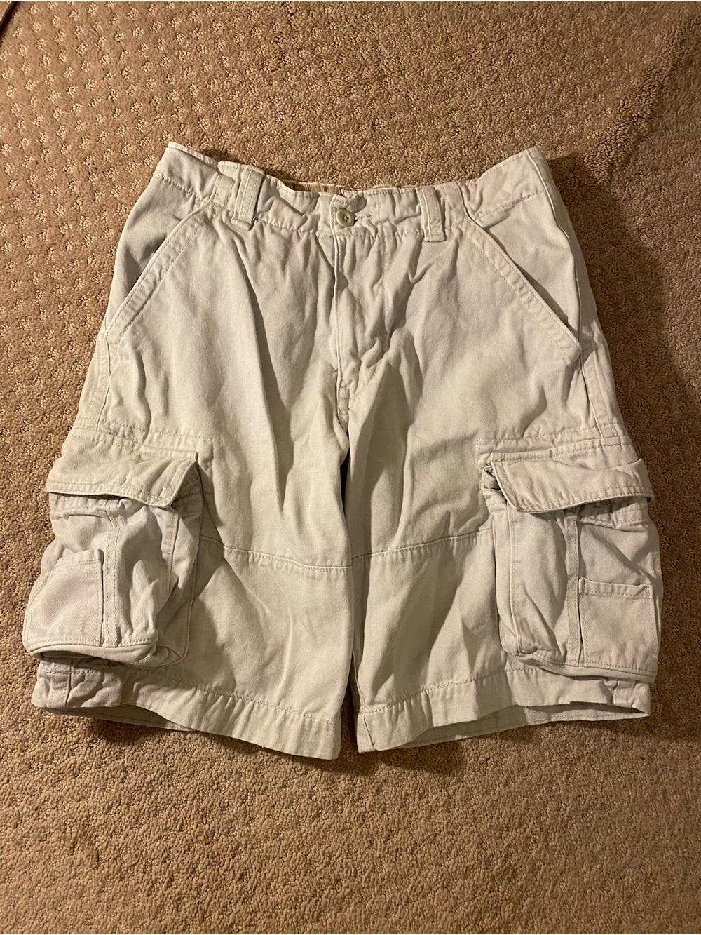 Men’s cargo shorts with large pockets